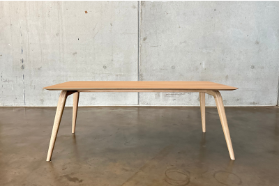 Pitcher eettafel eikenhout