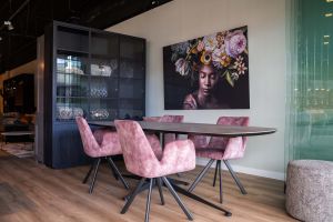 EGK092 Glaskast eiken rustiek PUUR/DUNE 3drs eiken/ 3drs metaal (230x183x40 cm) 