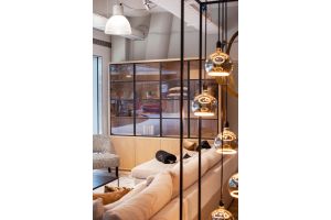 EGK093 Glaskast eiken rustiek PUUR/DUNE 4drs eiken/ 4drs metaal (230x241x40 cm)