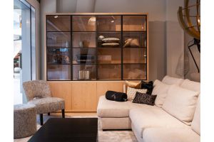 EGK093 Glaskast eiken rustiek PUUR/DUNE 4drs eiken/ 4drs metaal (230x241x40 cm)