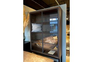 Design Dune Glaskast met taats deuren