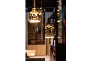 EGK091  Glaskast eiken rustiek PUUR/DUNE 2drs eiken/ 2drs metaal / kast 1deel 230x125x40