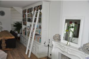 Kast uit delen gemaakt