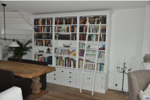 Kast uit delen gemaakt