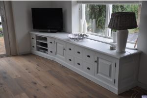 Kast uit delen gemaakt