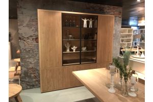 EGK095 Glaskast eiken rustiek PUUR/DUNE 6drs eiken/ 2drs metaal (230x241x40 cm) 