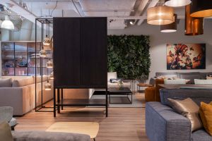 Glaskast eiken rustiek STOER 2drs metaal/op metaal