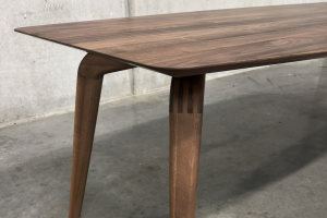 Catch of the Day Eetkamertafel notenhout