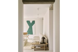 KABUKI SIDE TABLE OAK RECTANGULAR 103 x 30 x 40 CM
103 x 30 x 40 cm