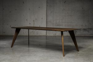 Moonshadow eettafel notenhout | Seuren Tafels 