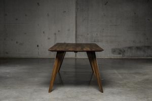 Moonshadow eettafel notenhout | Seuren Tafels 