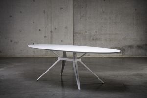 Zwaan eettafel notenhout | Seuren Tafels