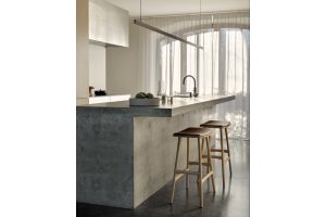 OSSO COUNTER STOOL - VARNISHED OAK - COGNAC LEATHER 57 x 33 x 69	