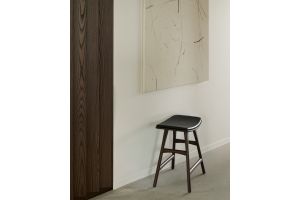 OSSO STOOL - VARNISHED OAK - BROWN - BLACK LEATHER