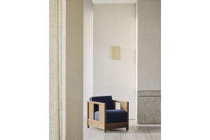 ROAN LOUNGE CHAIR - VARNISHED TEAK INK FABRIC 60 x 70 x 65 10833