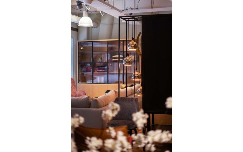 EGK093 Glaskast eiken rustiek PUUR/DUNE 4drs eiken/ 4drs metaal (230x241x40 cm)