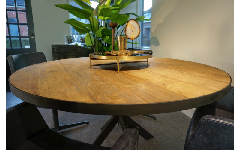 STEEL Round dining table 140 x 140 x 76 cm
140 x 140 x 76 cm