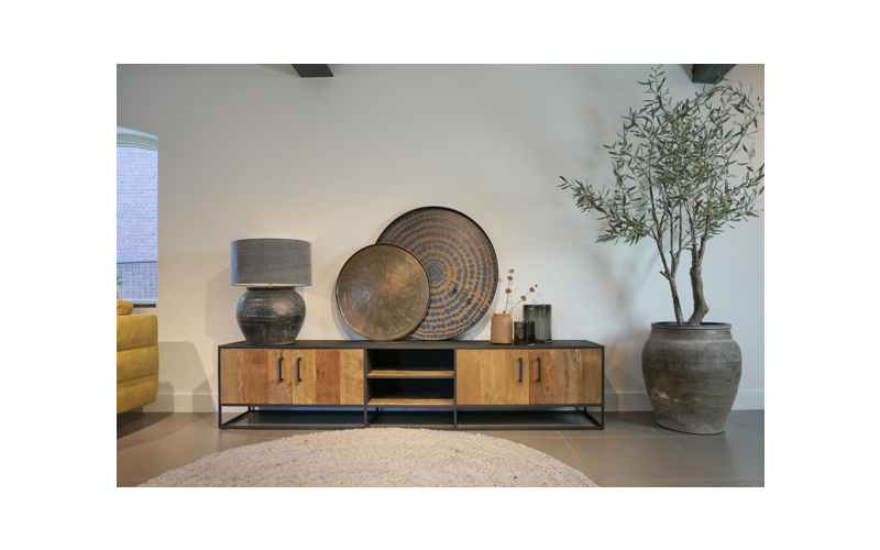 STEEL TV meubel 240 x 40 x 50 cm
240 x 40 x 50 cm