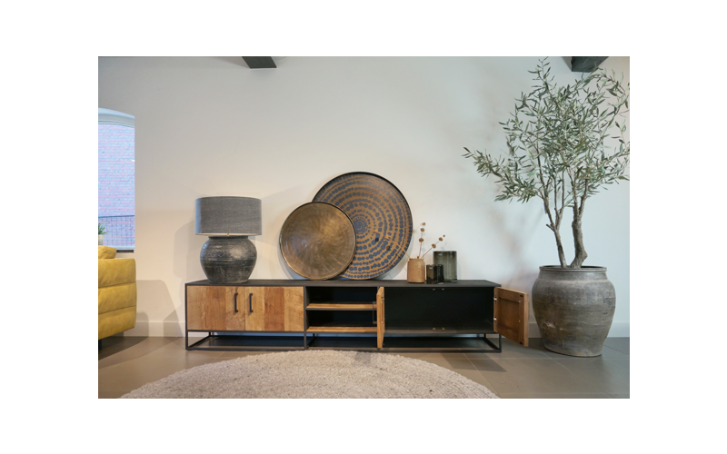 STEEL TV meubel 240 x 40 x 50 cm
240 x 40 x 50 cm