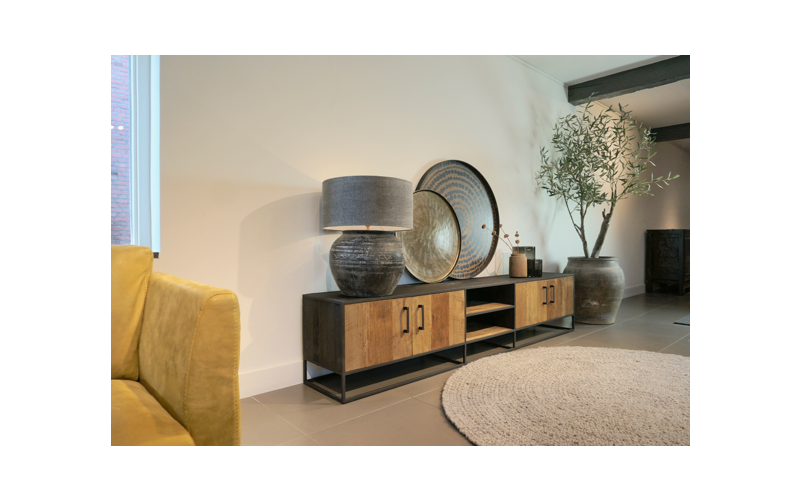 STEEL TV meubel 240 x 40 x 50 cm
240 x 40 x 50 cm