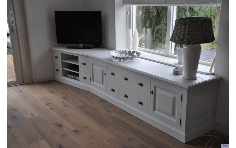 Kast uit delen gemaakt