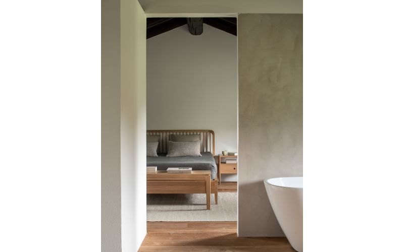 ETHNICRAFT OAK SPINDLE BED 190x210x97 (WITHOUT SLATS) MATTRESS SIZE: 180x200 51246