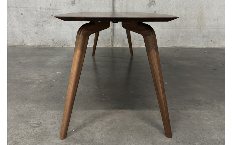 Catch of the Day Eetkamertafel notenhout