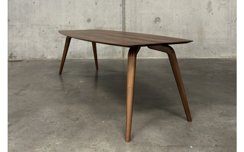 Catch of the Day Eetkamertafel notenhout