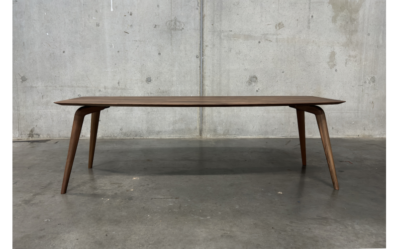 Catch of the Day Eetkamertafel notenhout