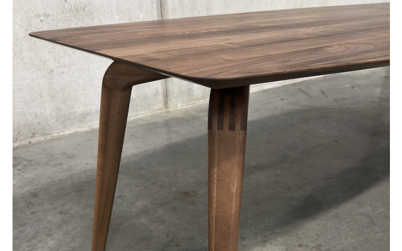 Catch of the Day Eetkamertafel notenhout