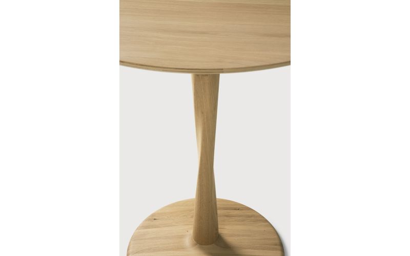Torsion dining table varnished oak round low 