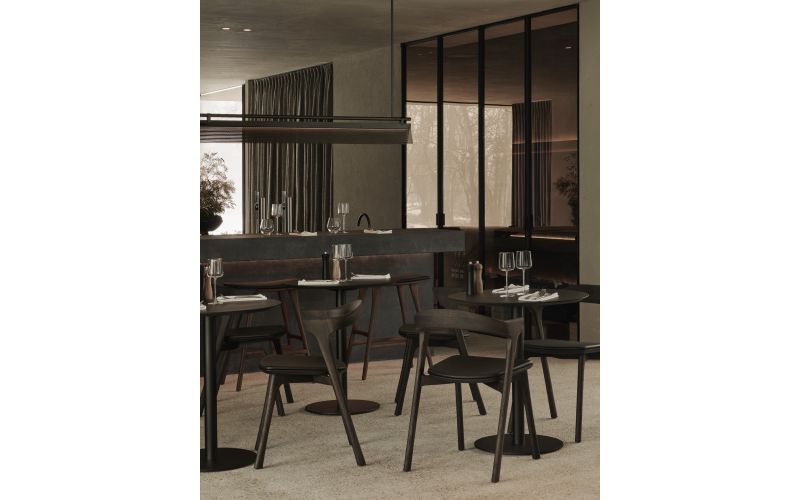 BLEND DINING TABLE VASRNISHED OAK BLACK DARK BRONZE BASE - 70 x 70 x 76 51947