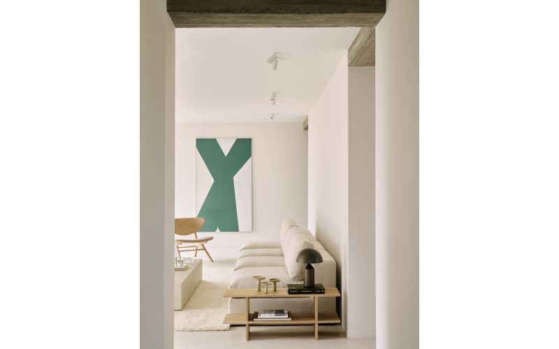 KABUKI SIDE TABLE OAK RECTANGULAR 103 x 30 x 40 CM
103 x 30 x 40 cm