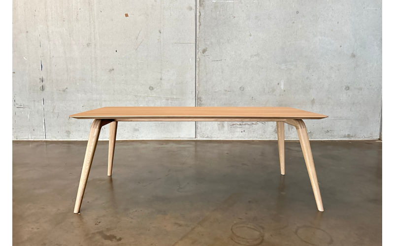 Pitcher eettafel eikenhout