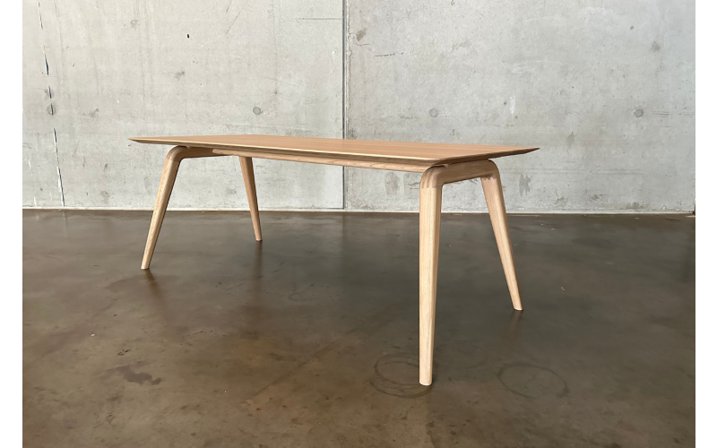 Pitcher eettafel eikenhout