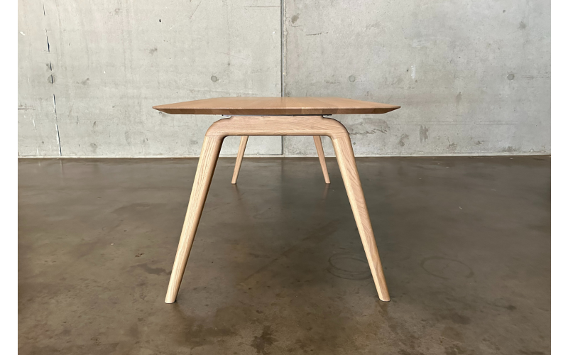 Pitcher eettafel eikenhout