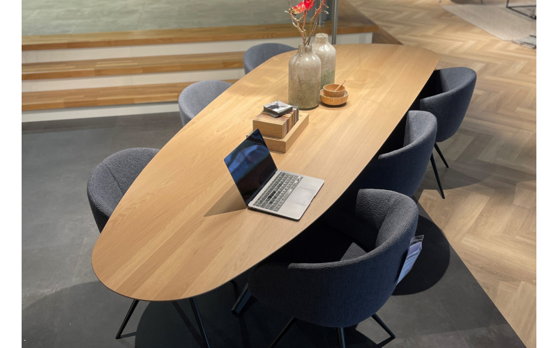 Jump & Wave eettafel eikenhout | Seuren Tafels 