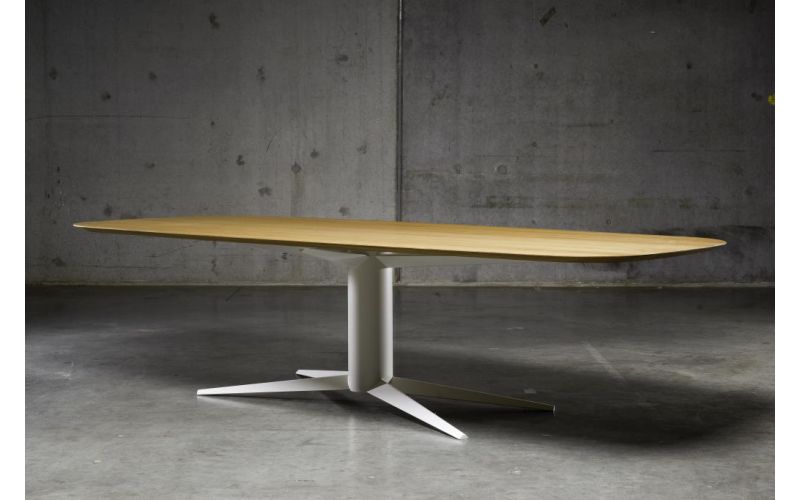 Jump & Wave eettafel notenhout | Seuren Tafels 