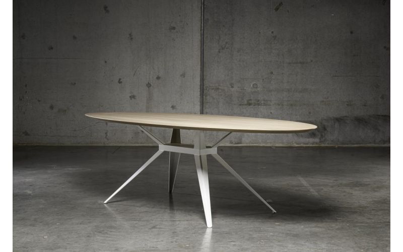 Zwaan eettafel notenhout | Seuren Tafels