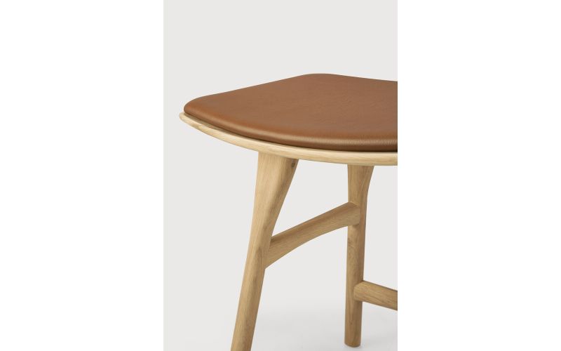 OSSO STOOL - VARNISHED OAK - COGNAC LEATHER 