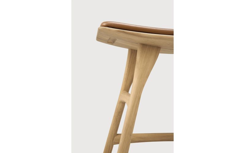 OSSO STOOL - VARNISHED OAK - COGNAC LEATHER 