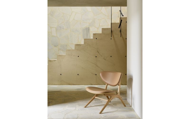 EYE LOUNGE CHAIR - VARNISHED OAK - SIENNA LEATHER 