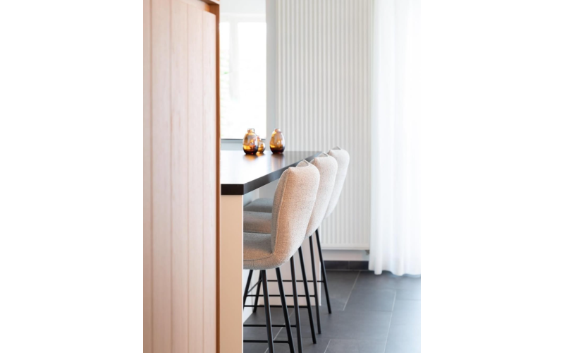 BARSTOEL OP DRAAIPOOT