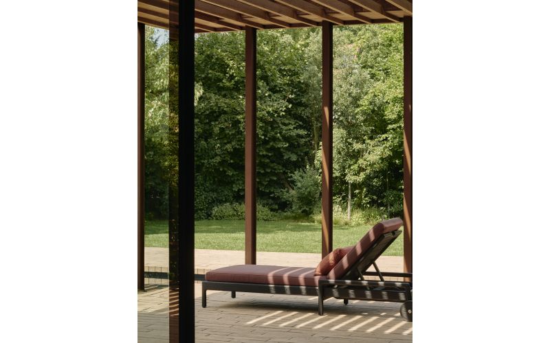 ETHNICRAFT JACK OUTDOOR VERSTELBAAR LIGBED TEAK BLACK | BURGUNDY FABRIC 216 x 84 x 34 10344