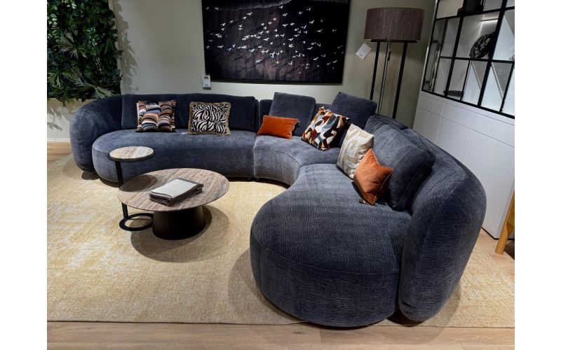 SHOWMODEL AMSTERDAM LE CLUB MARTINIQUE OP POOTJE | 3,5-ZITS AL + RONDE HOEK + TERMINAL XL AR
3,5-ZITS AL + RONDE HOEK + TERMINAL XL AR