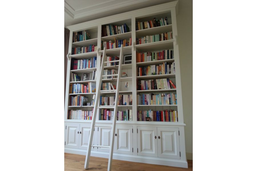 dosis Weg huis wijsheid Hoge boekenkast met ladder op maat gemaakt 1000389 - De Tafelaar